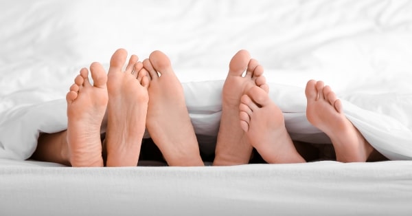 שלישייה במיטה
