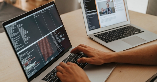 למה כל מי שרוצה לעבוד מרחוק חייב להכיר Vibe Coding